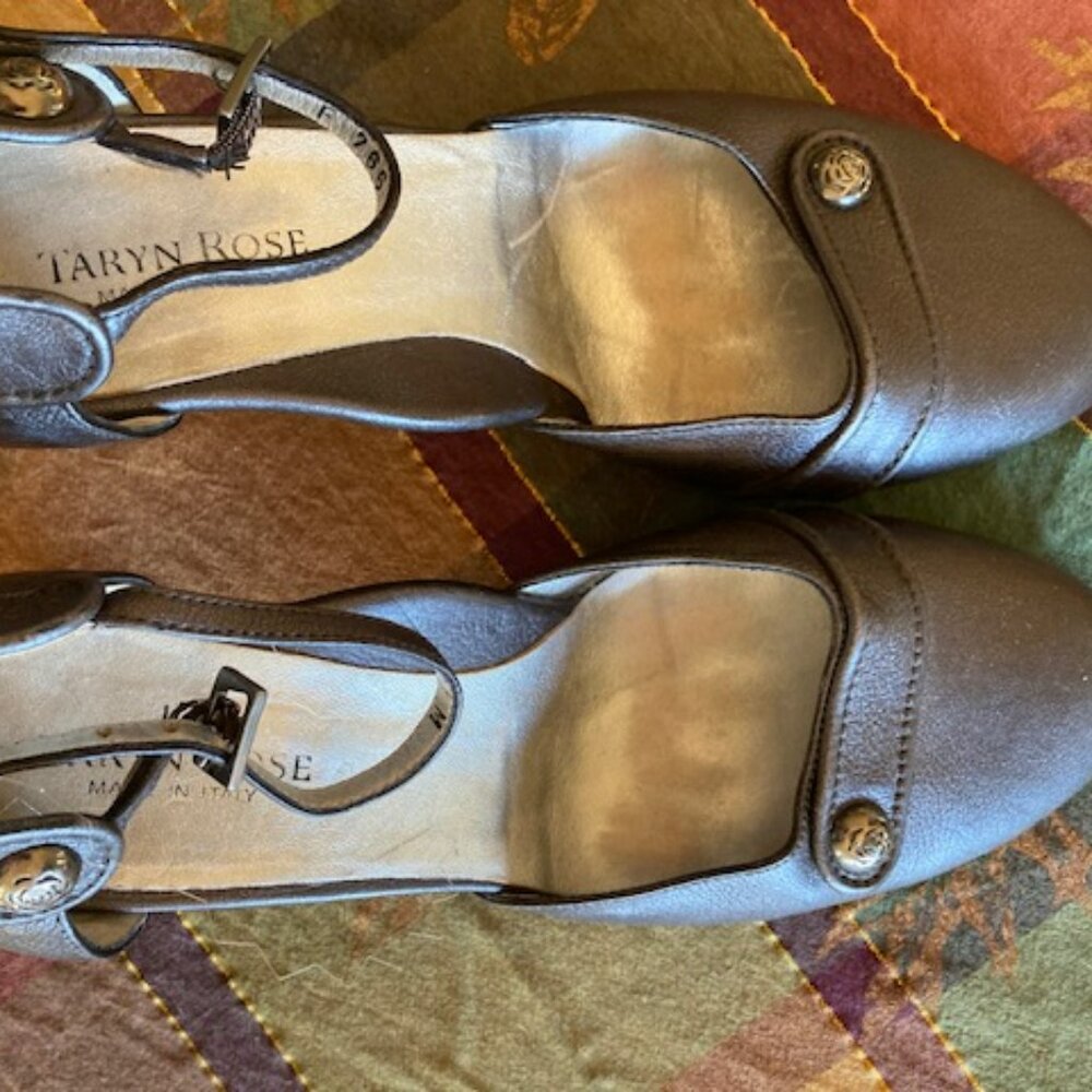 Stunning Taryn Rose Ankle Strap Made in Italy Heels